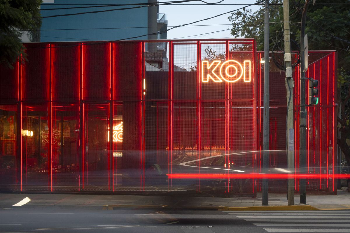 Interior de KOI Vicente Lopez, restaurante japonés diseñado por Terrenal Estudio